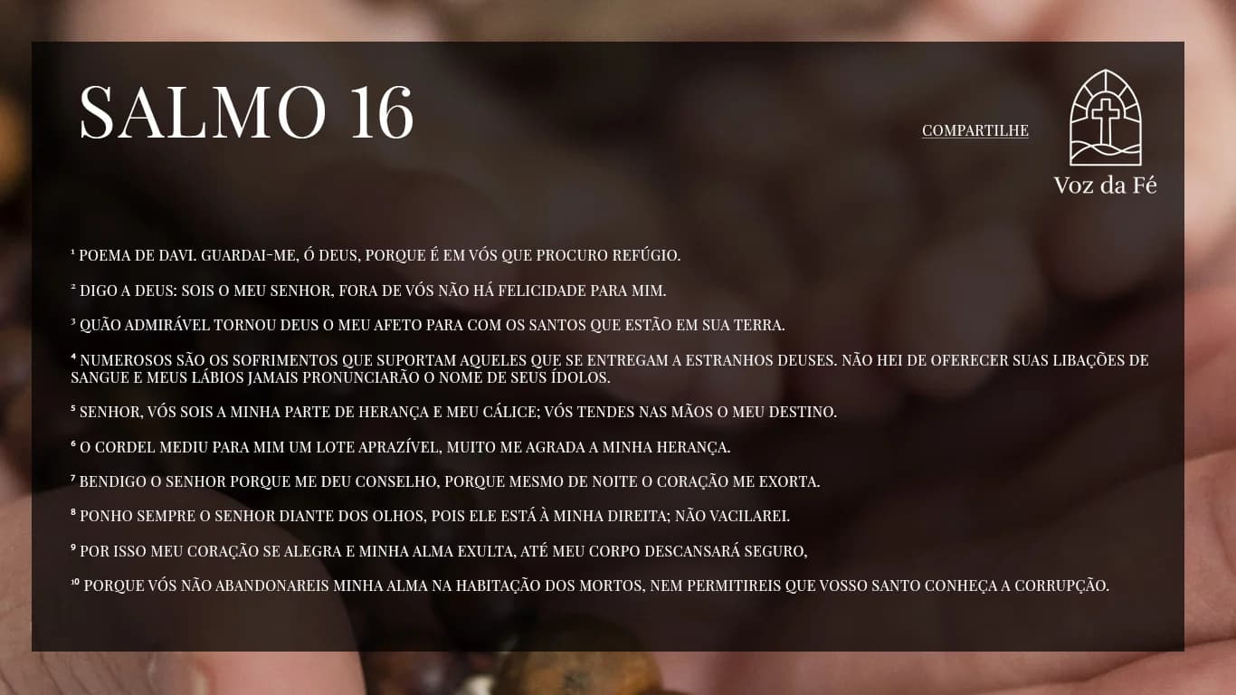 Duas mãos infantis segurando um terço de Jesus cristo e abaixo dessa mão, duas mão de uma mulher segurando no mesmo formato a mão da criança, Salmo 16 escrito