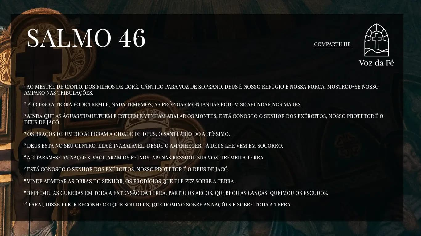 Uma cruz bem antiga de madeira e iluminação amarelada dentro de uma igreja, ela tem muitos detalhes e ao mesmo tempo marcas do tempo, Salmo 45 escrito